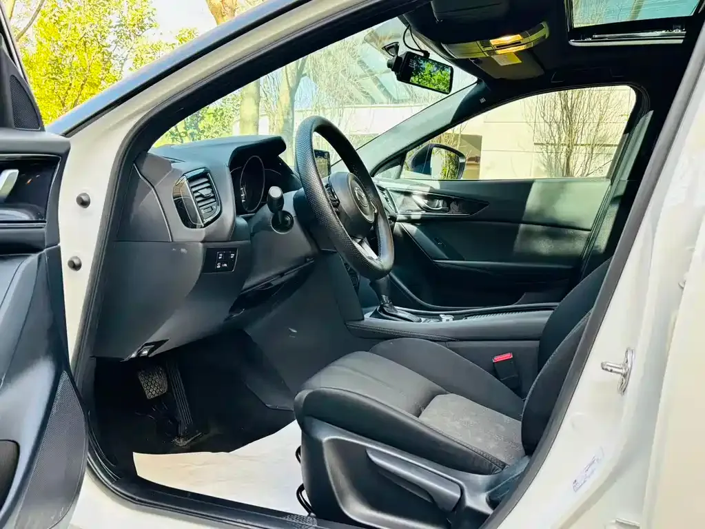 Mazda CX-4 — фото 10