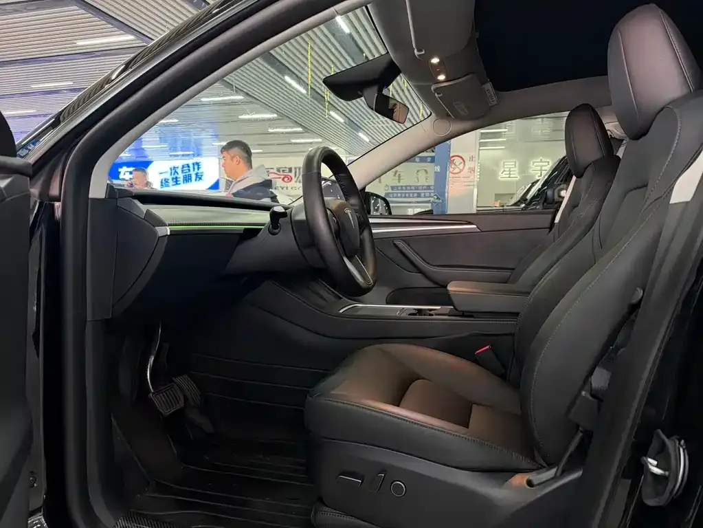 Tesla Model Y — фото 3