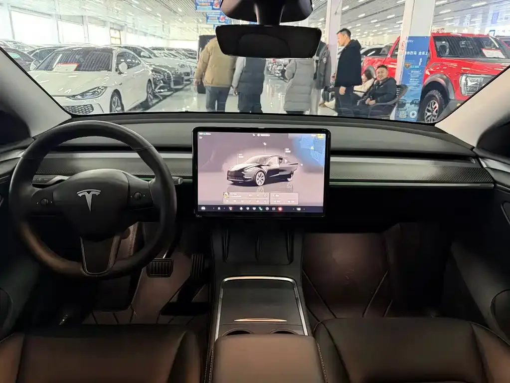 Tesla Model Y — фото 2