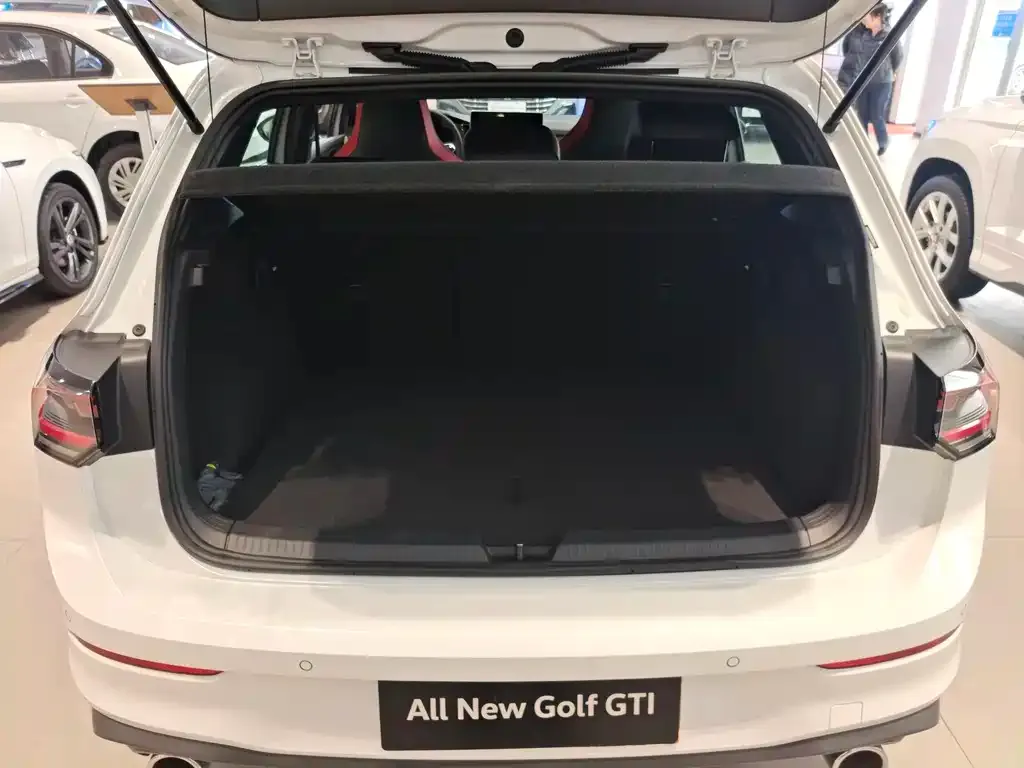 Volkswagen Golf GTI — фото 6
