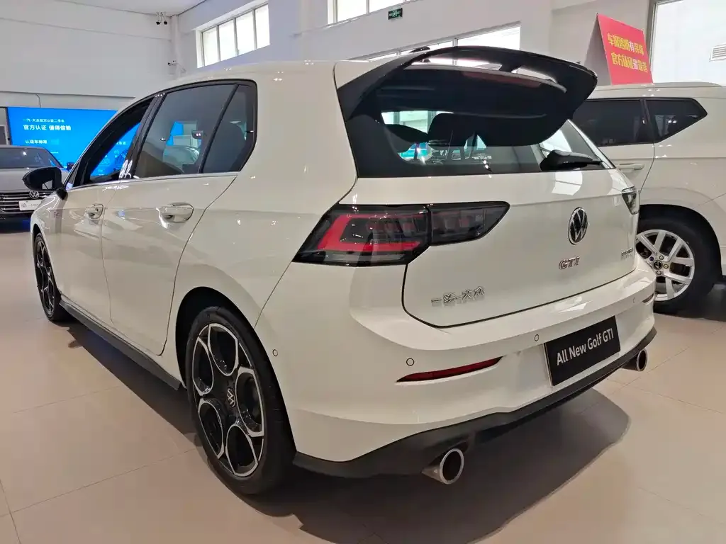 Volkswagen Golf GTI — фото 5