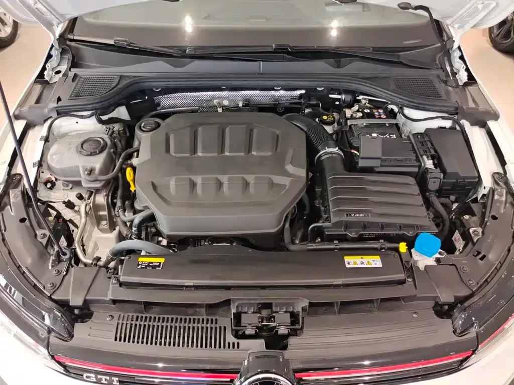 Volkswagen Golf GTI — фото 8