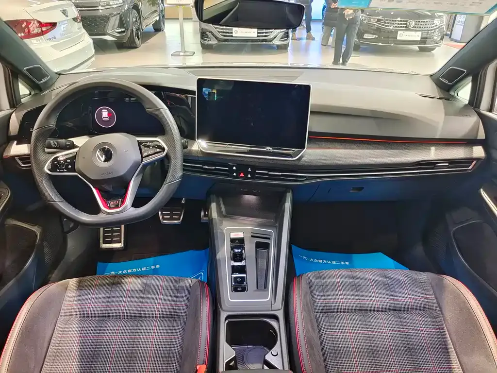 Volkswagen Golf GTI — фото 10