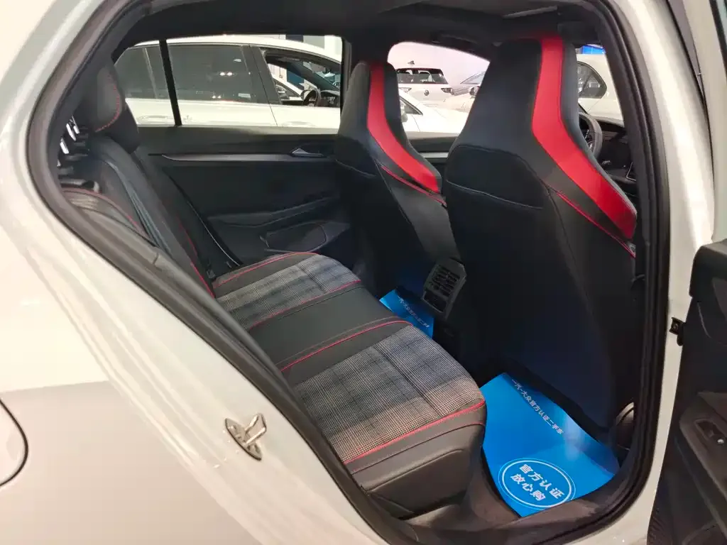 Volkswagen Golf GTI — фото 4
