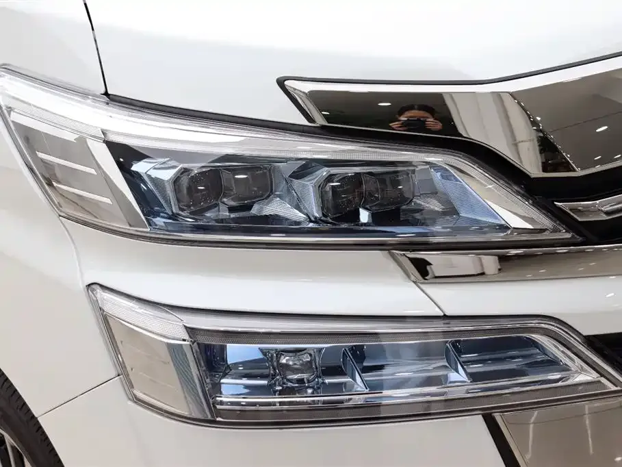 Toyota Vellfire — фото 8