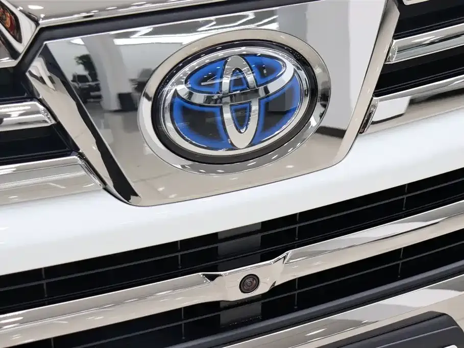 Toyota Vellfire — фото 3