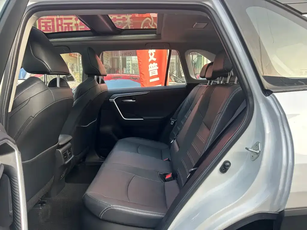 Toyota Wildlander 2023 из CN, фото 4
