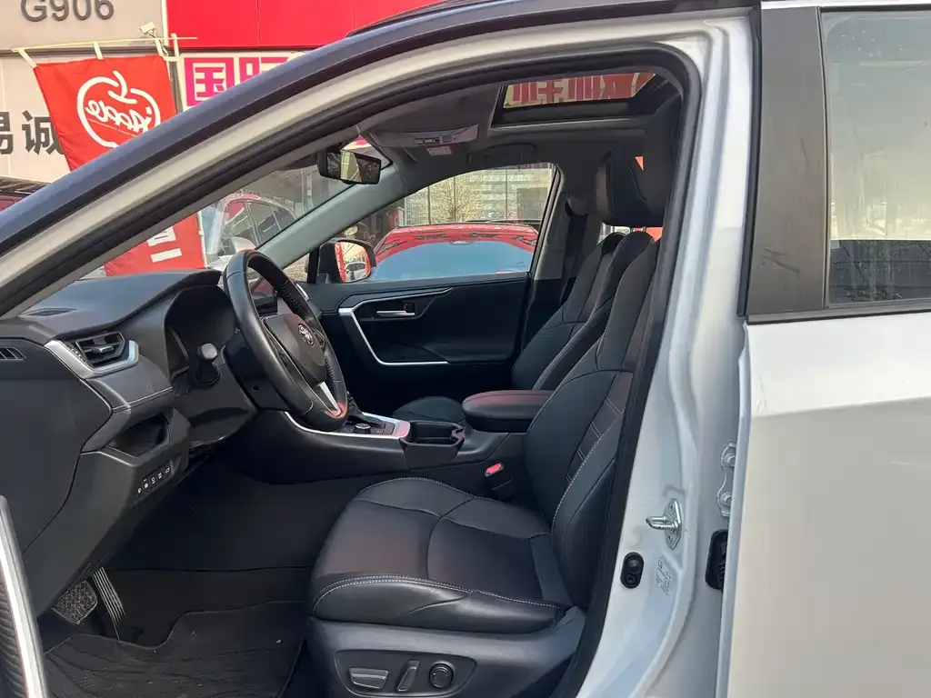 Toyota Wildlander 2023 из CN, фото 2