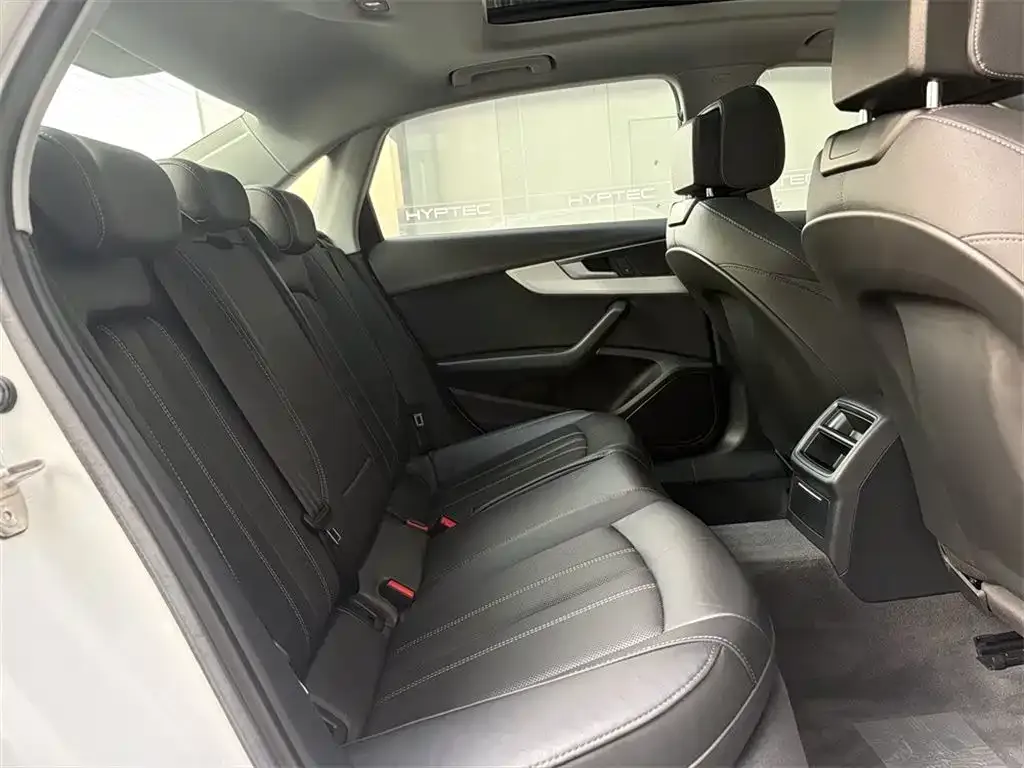 Audi A4L 2021 из CN, фото 5