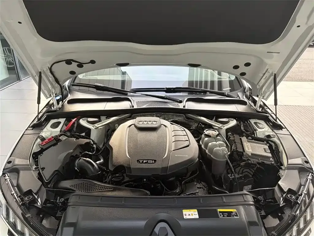 Audi A4L 2021 из CN, фото 9