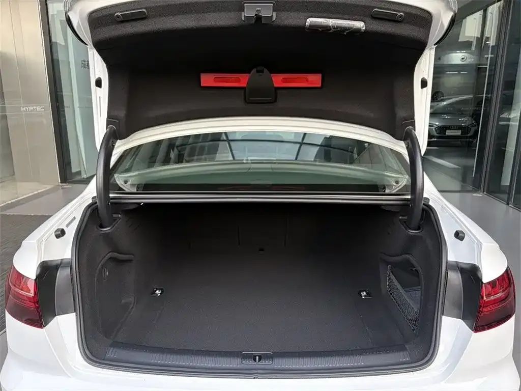 Audi A4L 2021 из CN, фото 7