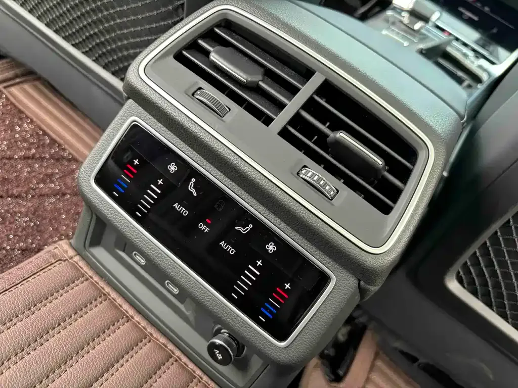 Audi A6L 2025 из CN, фото 6