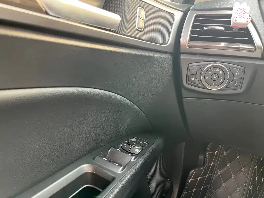 Ford Mondeo 2021 из CN, фото 4
