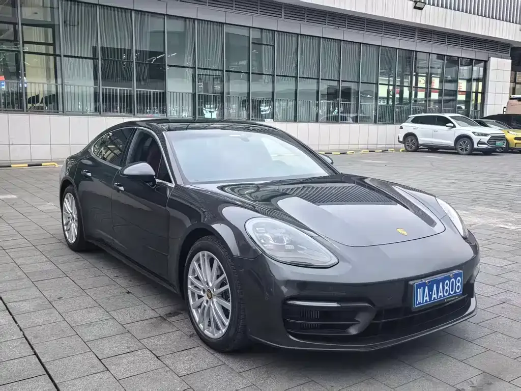 Porsche Panamera — фото 1