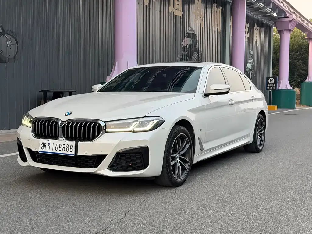 BMW 5 Series — фото 1