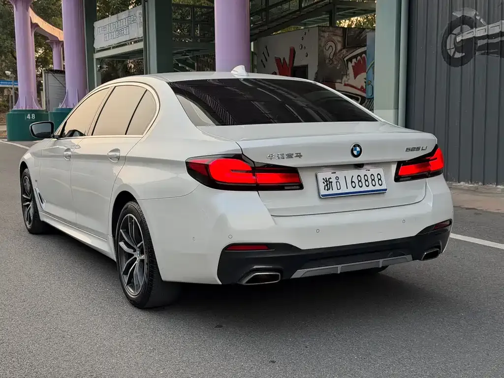BMW 5 Series — фото 4