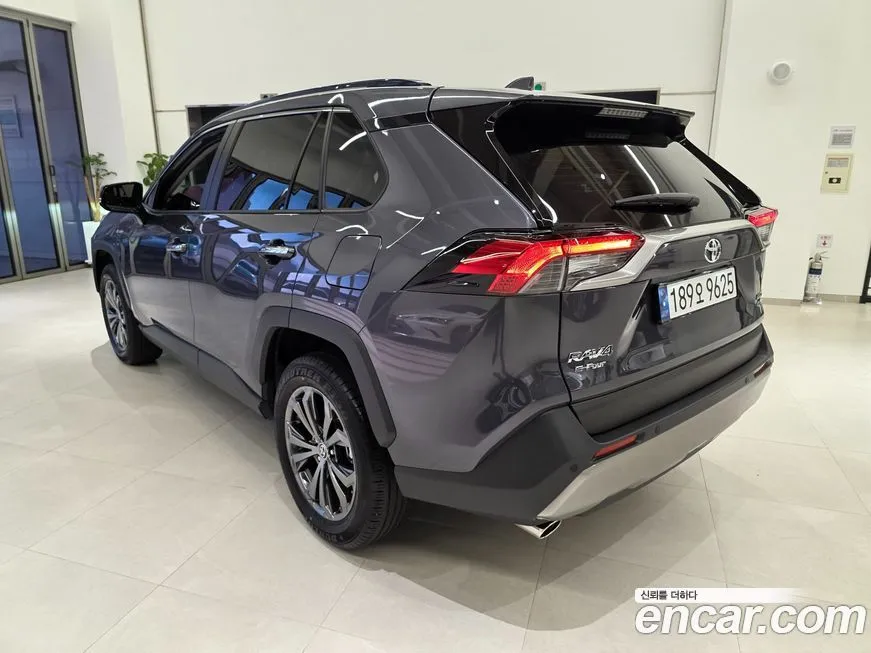 Toyota RAV4 — фото 2