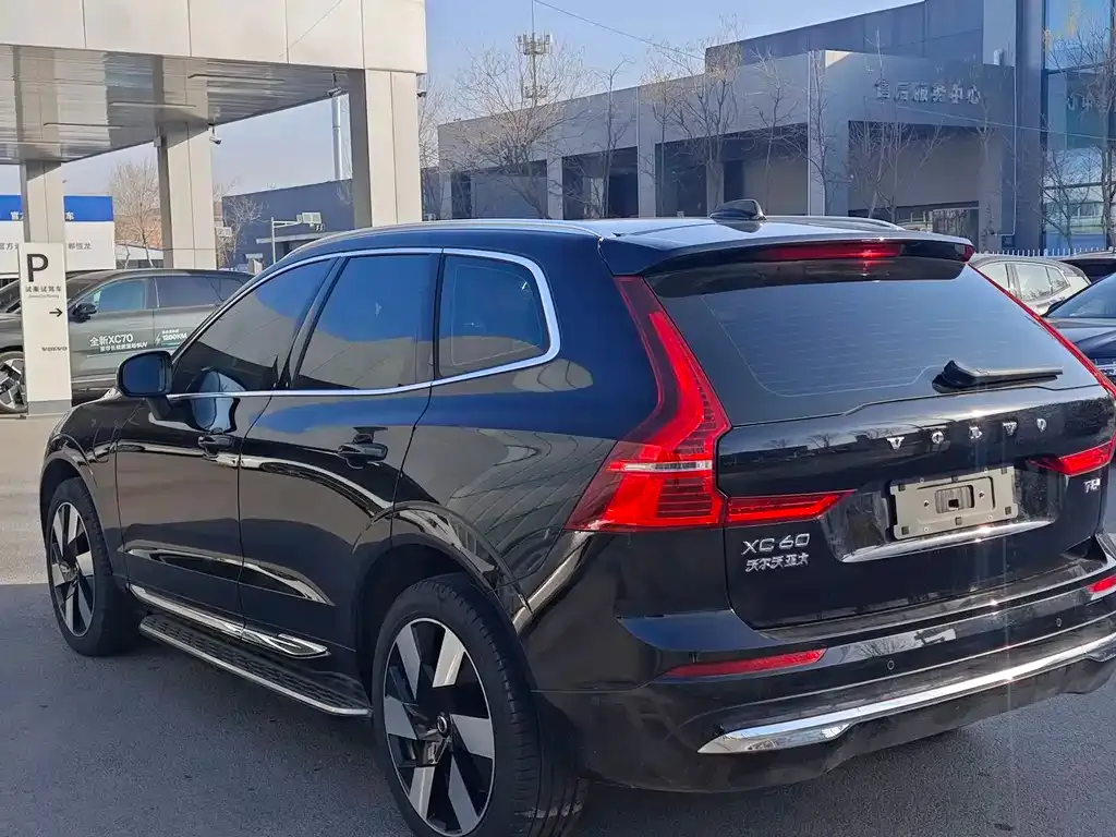 Volvo XC60 PHEV — фото 4