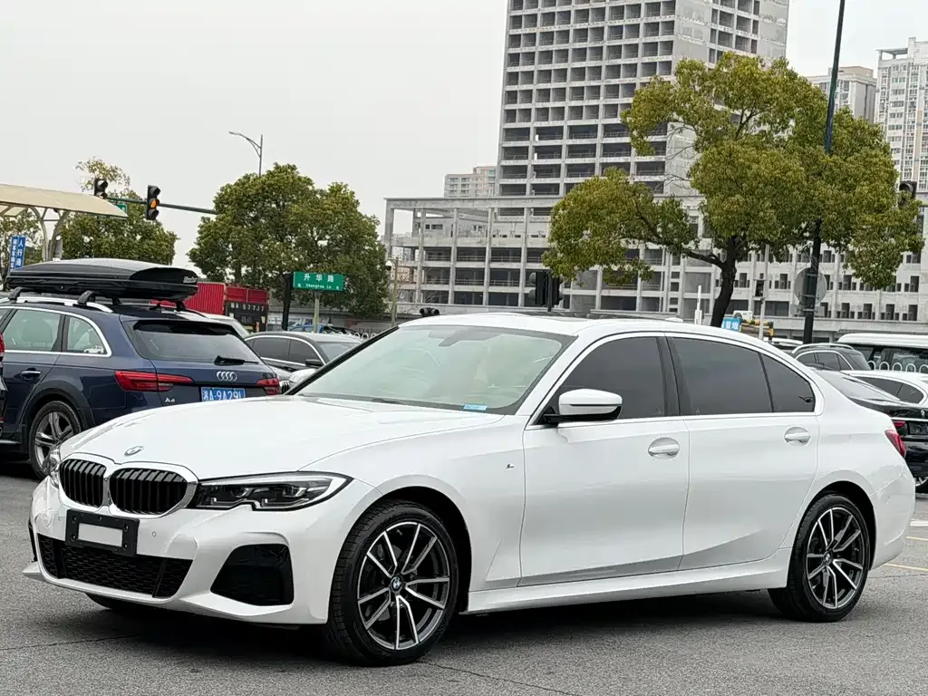 BMW 3 Series 2022 из CN, фото 1
