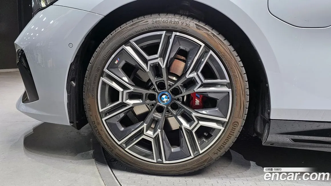 BMW 5-Series 2025 из KR, фото 5