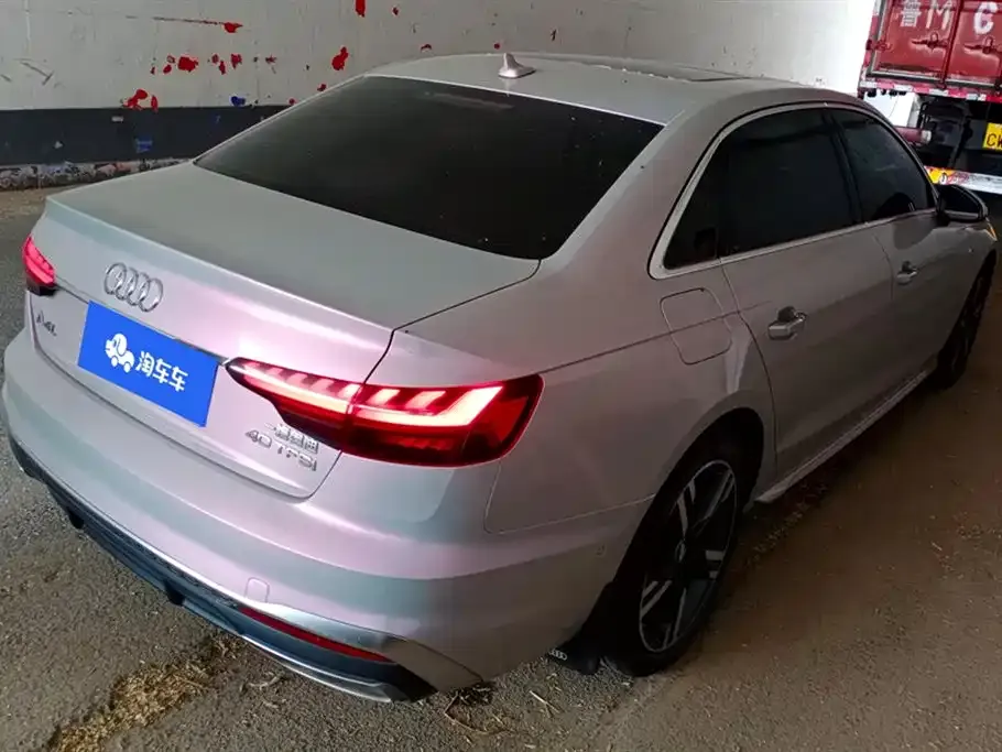 Audi A4L 2021 из CN, фото 4