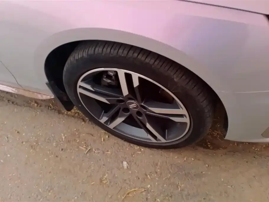 Audi A4L 2021 из CN, фото 2
