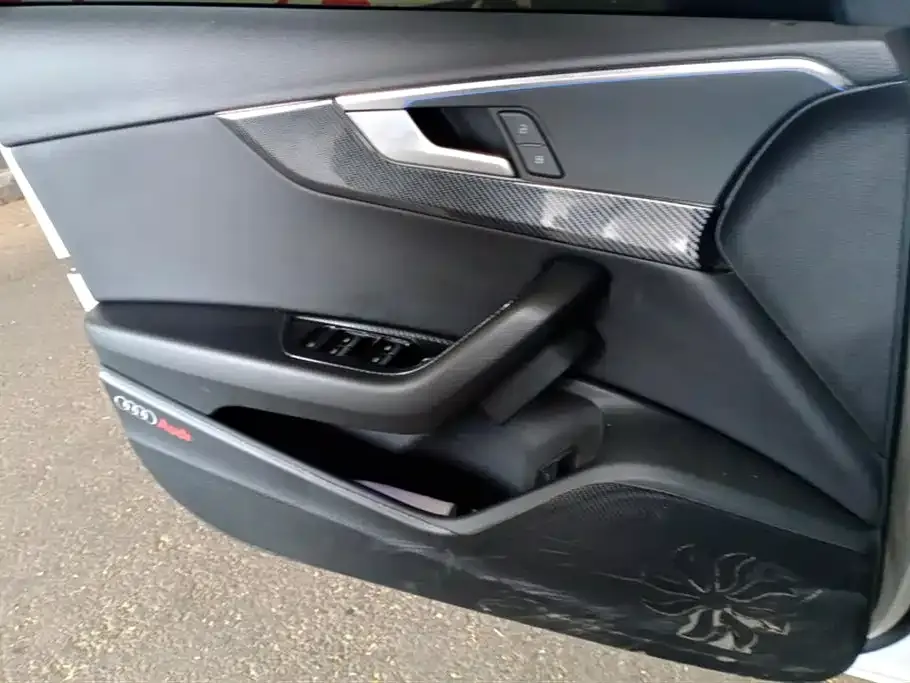 Audi A4L 2021 из CN, фото 9