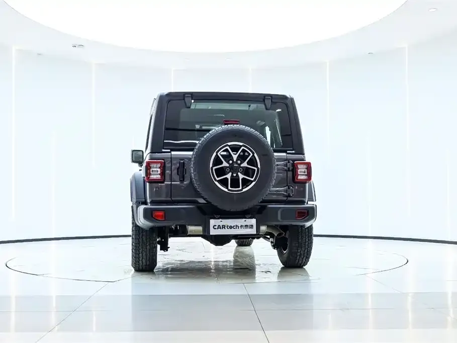 Jeep Wrangler — фото 8