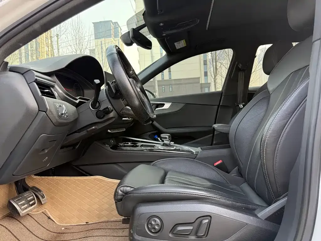 Audi A4L 2023 из CN, фото 9