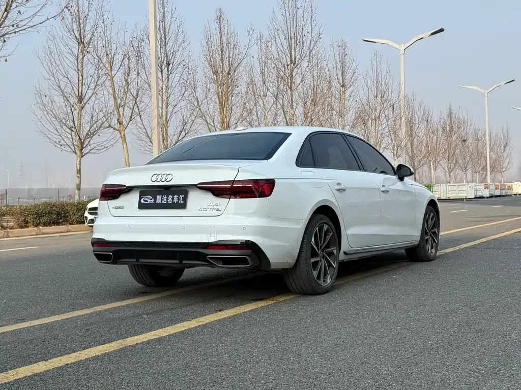 Audi A4L 2023 из CN, фото 5