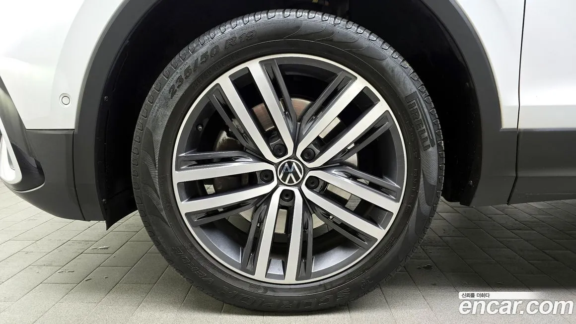 Volkswagen Tiguan — фото 8