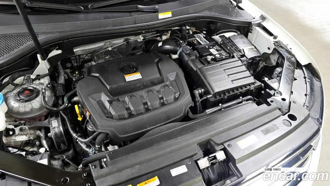 Volkswagen Tiguan — фото 9