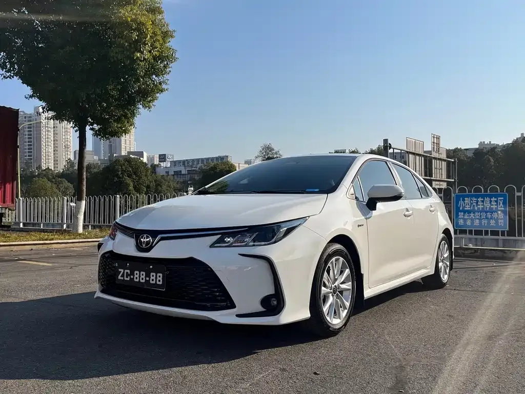 Toyota Corolla — фото 1