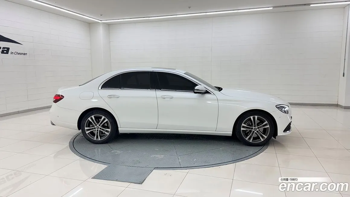 Mercedes-Benz E-Class — фото 10