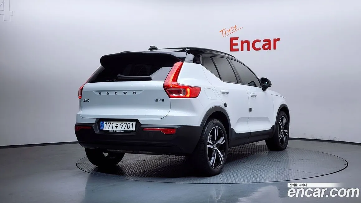 Volvo XC40 — фото 5