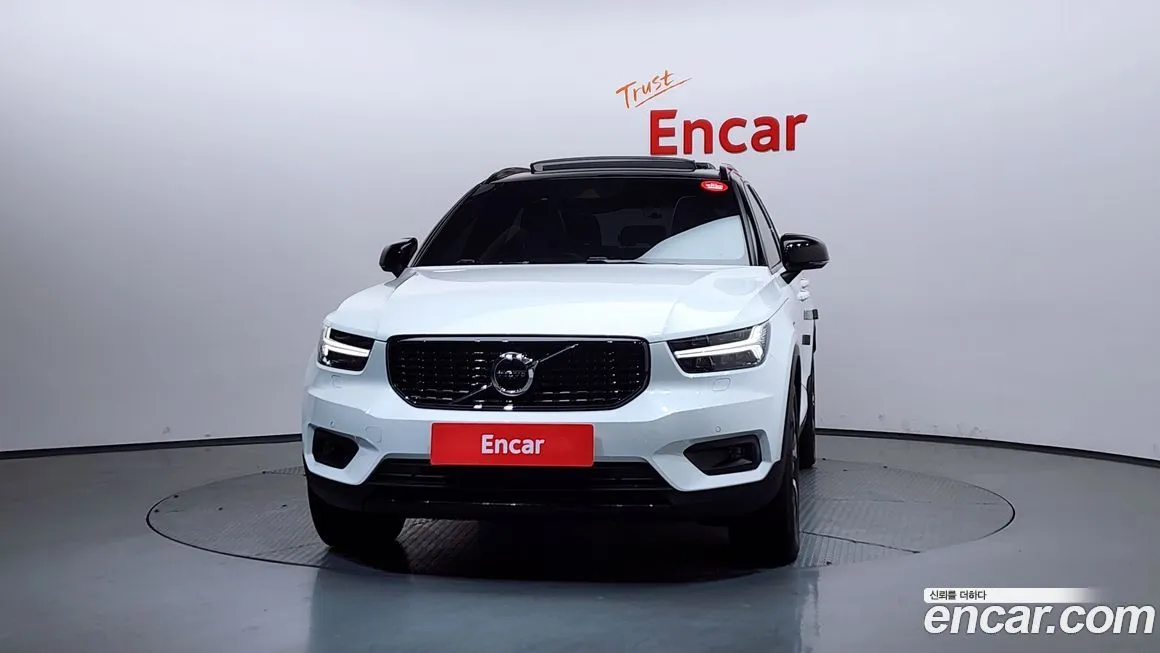 Volvo XC40 — фото 2