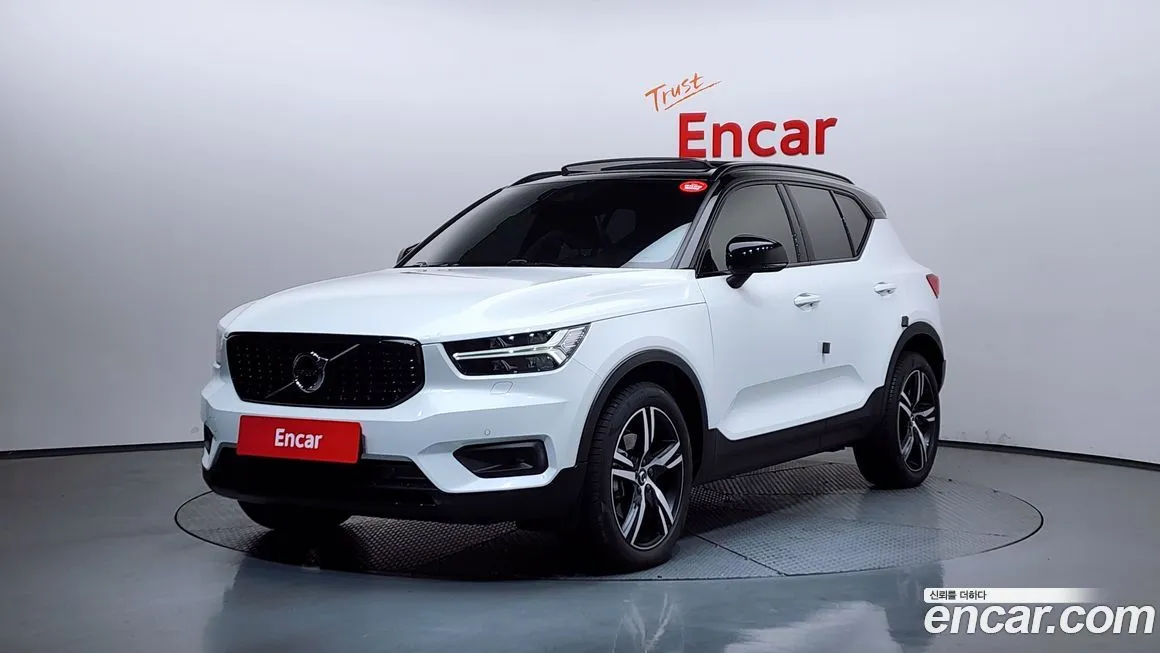 Volvo XC40 — фото 4