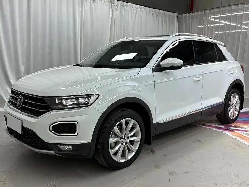 Volkswagen T-Roc — фото 1
