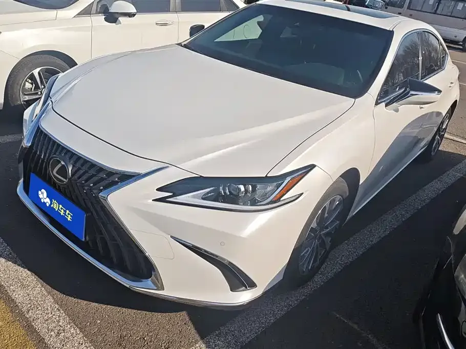 Lexus ES — фото 1