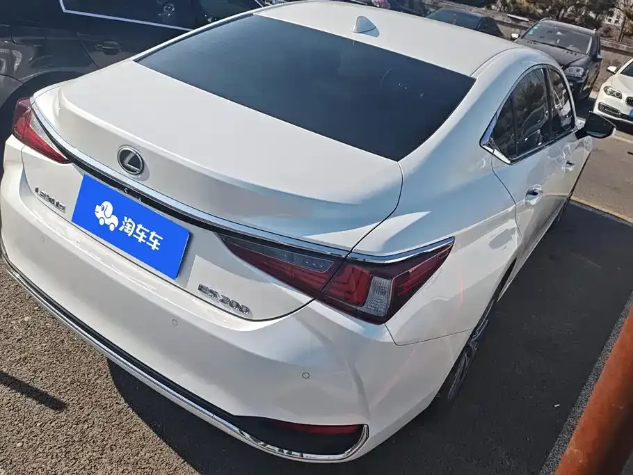 Lexus ES — фото 10