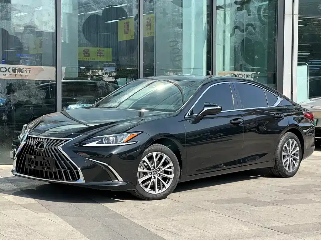 Lexus ES — фото 1