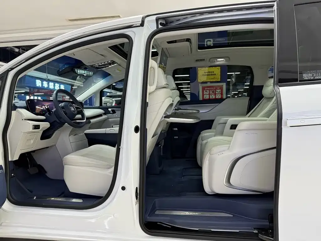 Buick GL8 Hybrid — фото 2