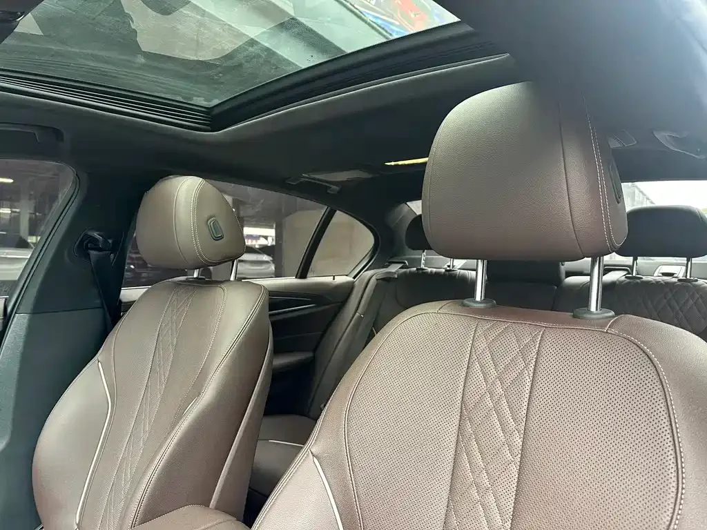 BMW 5 Series 2021 из CN, фото 2