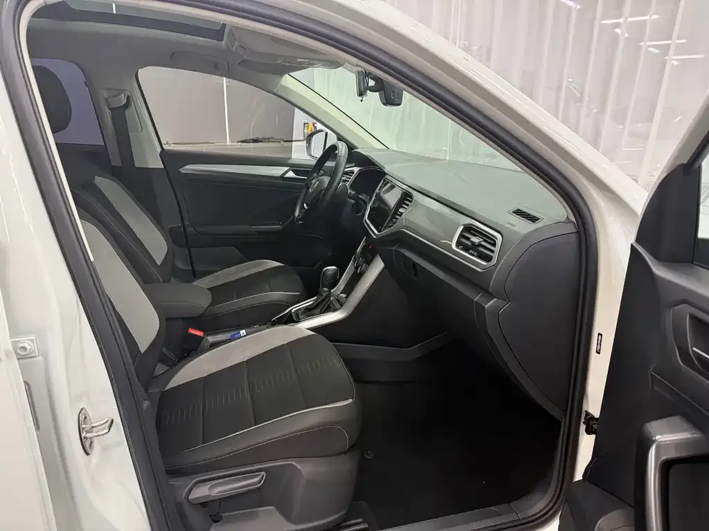 Volkswagen T-Roc 2023 из CN, фото 5
