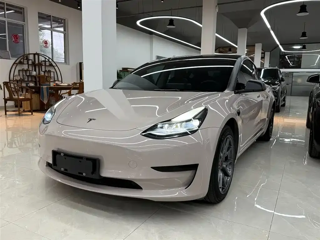 Tesla Model 3 — фото 1