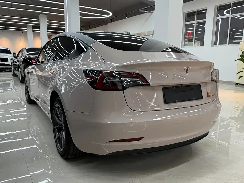 Tesla Model 3 — фото 5