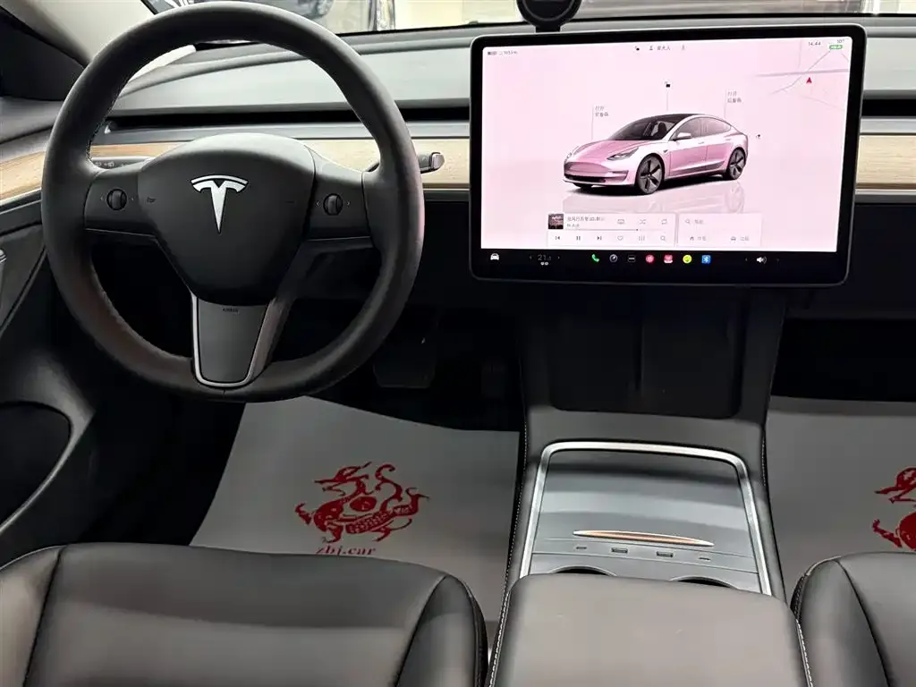 Tesla Model 3 — фото 3