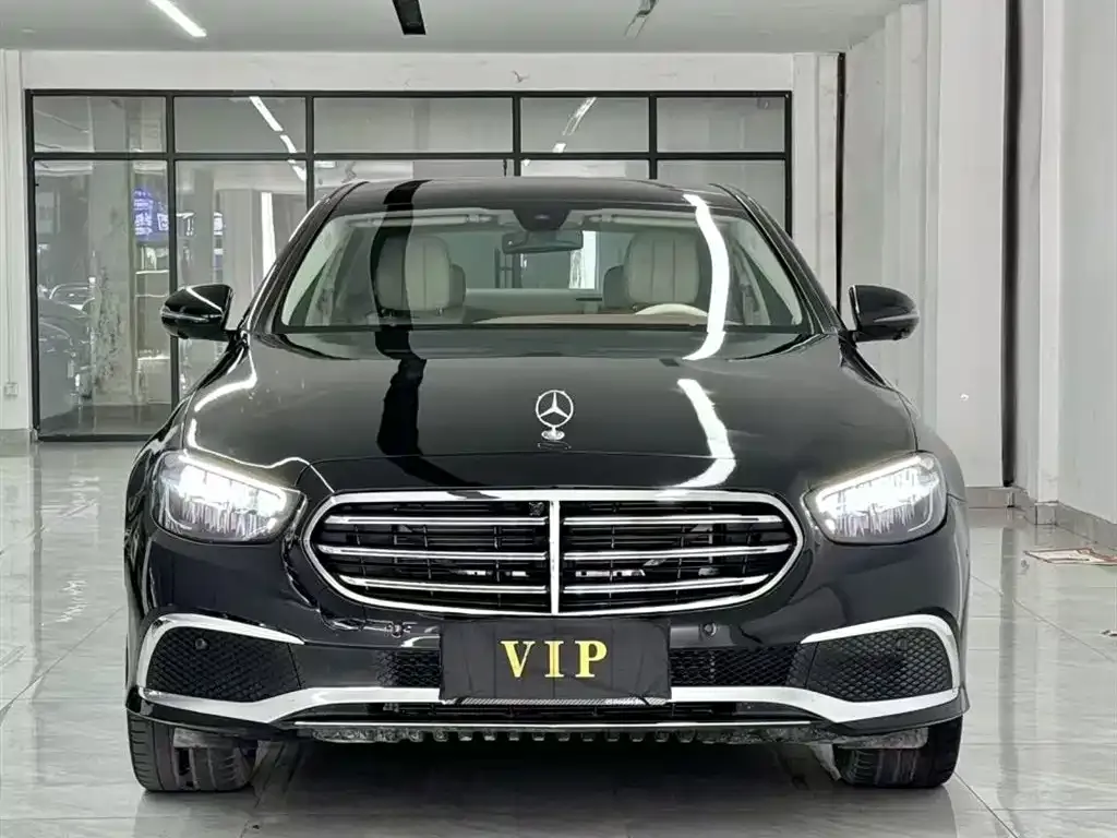 Mercedes-Benz E-Class — фото 1