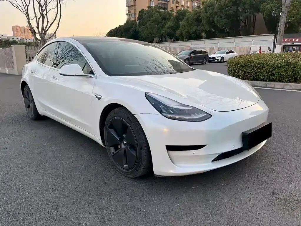 Tesla Model 3 — фото 7