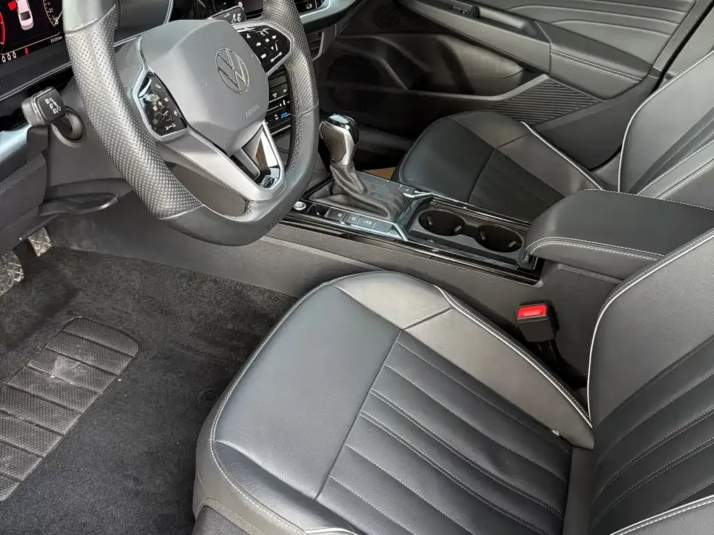 Volkswagen Passat 2023 из CN, фото 5